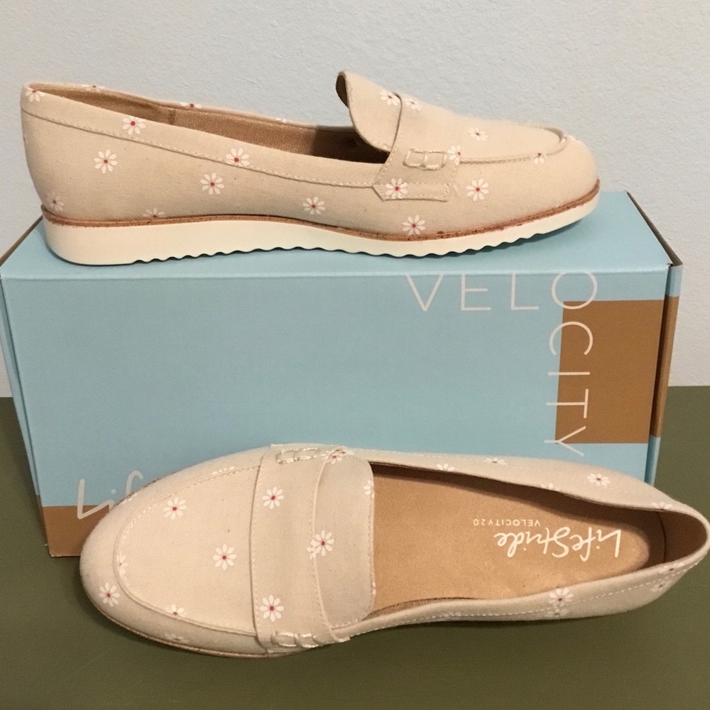 LifeStride Zee Loafers, natural, 9.5W - Picture 1 of 7